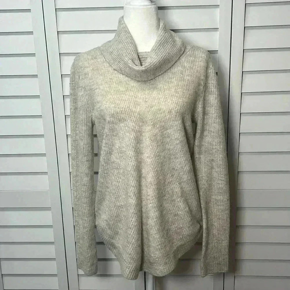 Tahari Cowl Neck Knit Sweater Size Medium Oatmeal - Picture 1 of 9